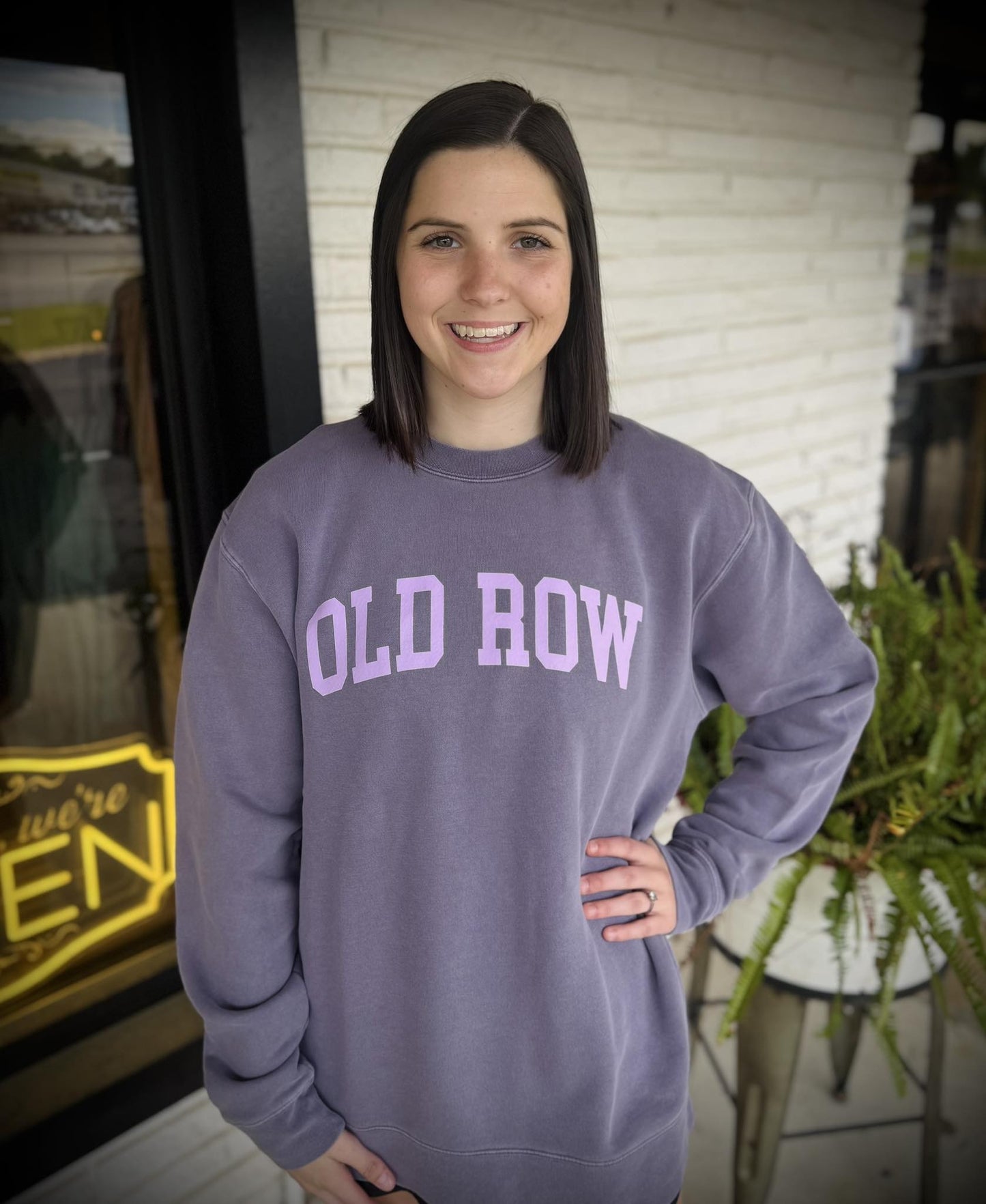 Old Row Outdoors Women's Pigment 2.0 Dyed Crewnecks