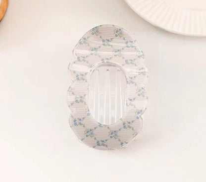 Scalloped Edge Floral Flat Clip