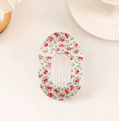 Scalloped Edge Floral Flat Clip