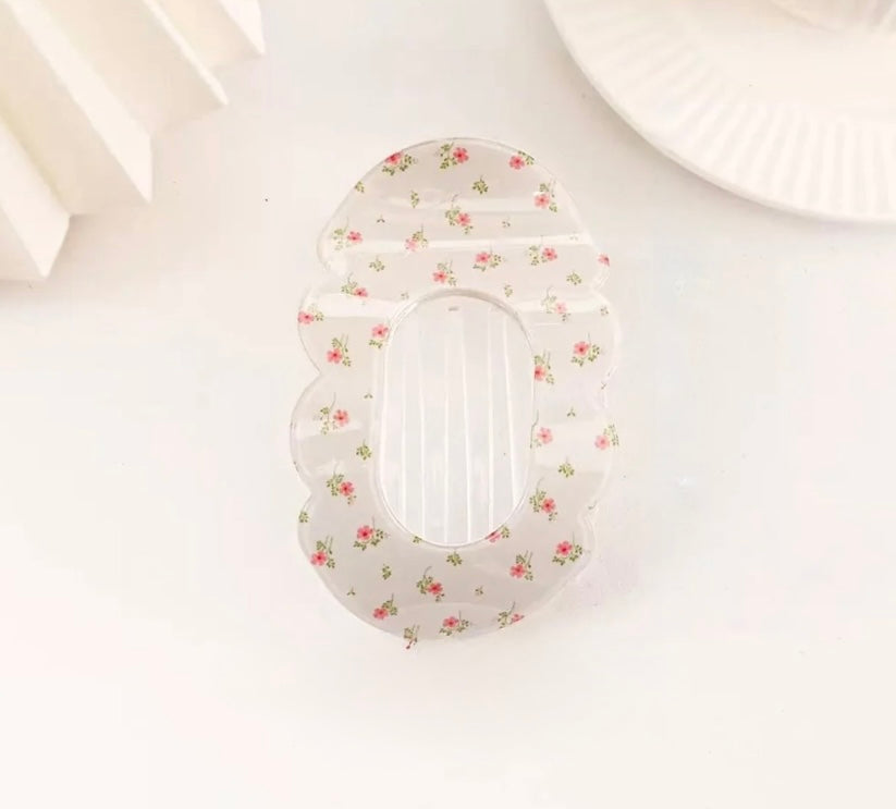 Scalloped Edge Floral Flat Clip