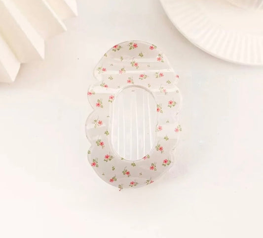 Scalloped Edge Floral Flat Clip