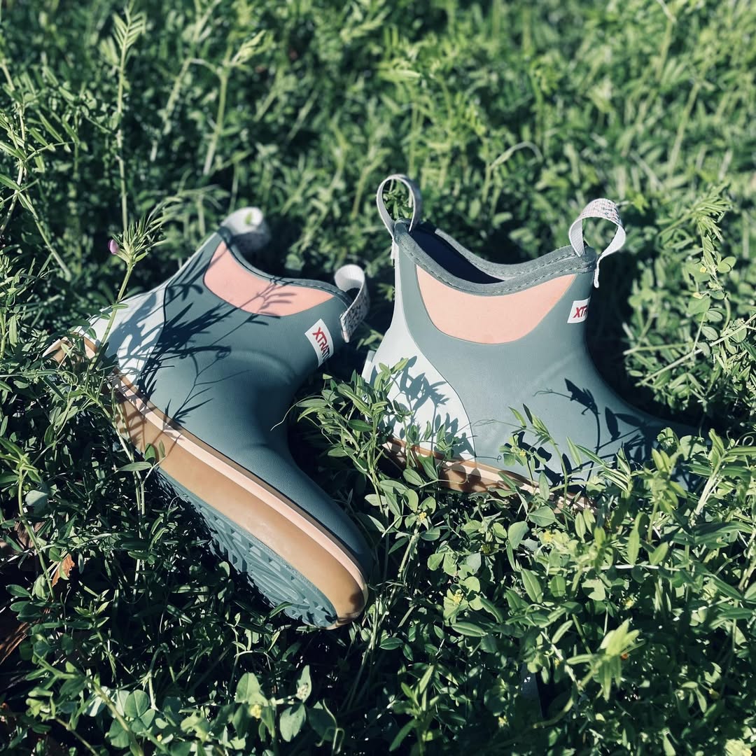 XtraTuf Women's 6 Inch Ankle Deck Boot